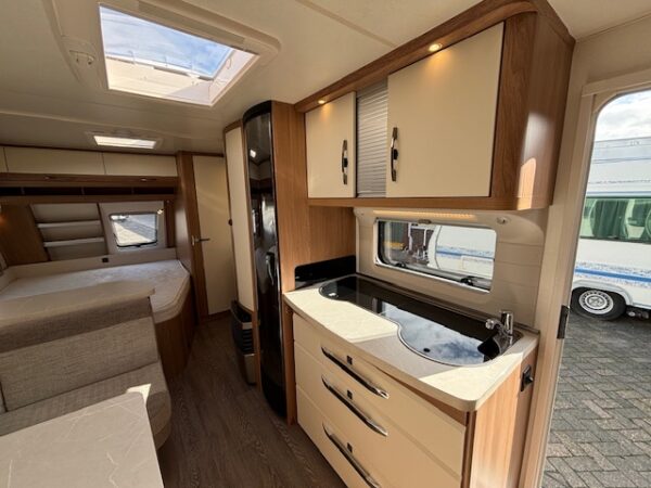 Hobby De Luxe 560 KMFE, bj.2021 VOORTENT en STAPELBED!!! - Afbeelding 12