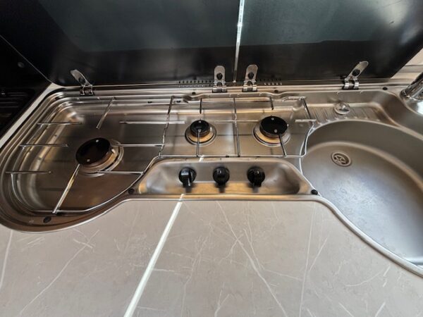 Hobby De Luxe 560 KMFE, bj.2021 VOORTENT en STAPELBED!!! - Afbeelding 13