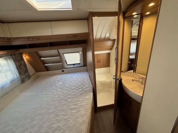 Hobby De Luxe 560 KMFE, bj.2021 VOORTENT en STAPELBED!!! - Afbeelding 21
