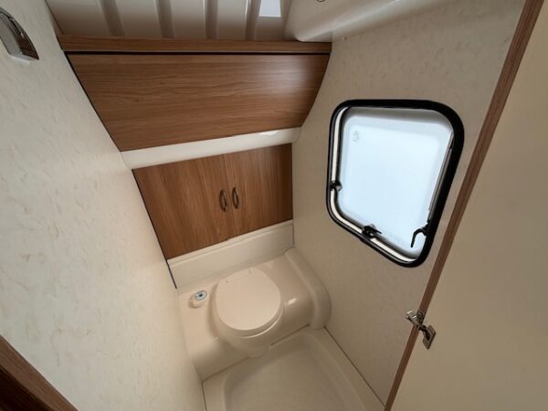 Hobby De Luxe 560 KMFE, bj.2021 VOORTENT en STAPELBED!!! - Afbeelding 22