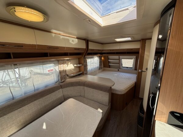 Hobby De Luxe 560 KMFE, bj.2021 VOORTENT en STAPELBED!!! - Afbeelding 25