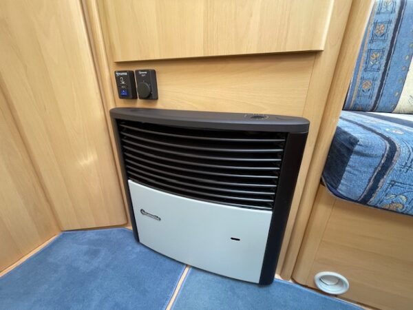 DETHLEFFS Camper 440 DB bj.2002, met VOORTENT en LUIFEL - Afbeelding 24