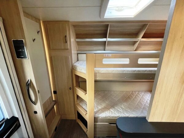 HOBBY De Luxe Edition 560 KMFE bj.2020, BOMVOL, AIRCO, MOVER - Afbeelding 13