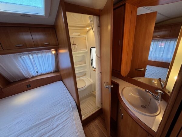 Hobby Excellent 460 UFE bj.2006, VOORTENT en DOUCHE - Afbeelding 15