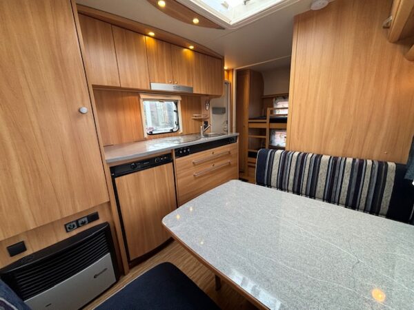 Dethleffs Camper 500 bj.2013, VOORTENT, MOVER en AIRCO - Afbeelding 15