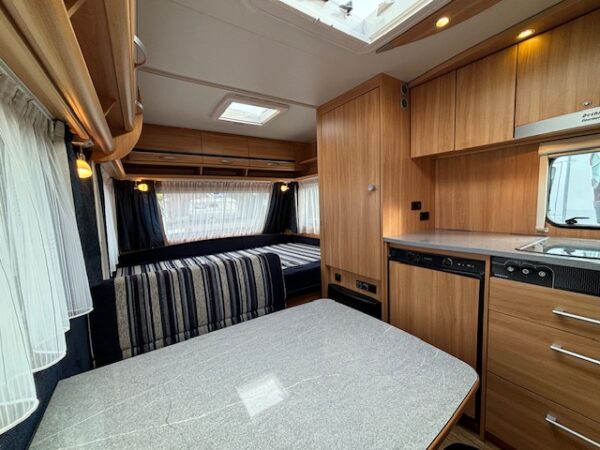 Dethleffs Camper 500 bj.2013, VOORTENT, MOVER en AIRCO - Afbeelding 16