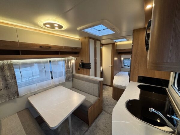 Hobby De Luxe 540 kmfe, Bj. 2018 Stapelbed, luifel en mover! - Afbeelding 11