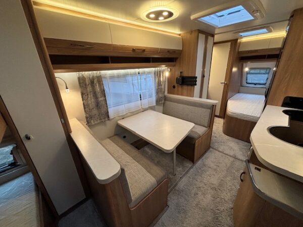 Hobby De Luxe 540 kmfe, Bj. 2018 Stapelbed, luifel en mover! - Afbeelding 18