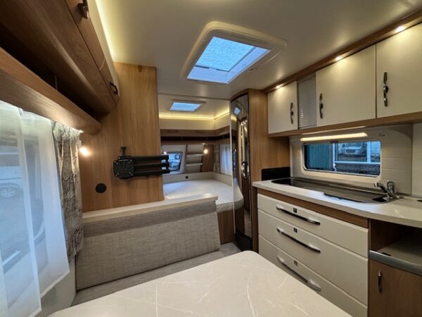Hobby De Luxe 540 kmfe, Bj. 2018 Stapelbed, luifel en mover! - Afbeelding 13