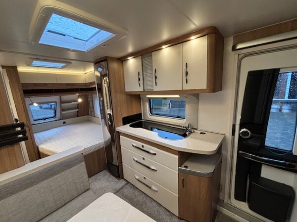 Hobby De Luxe 540 kmfe, Bj. 2018 Stapelbed, luifel en mover! - Afbeelding 17