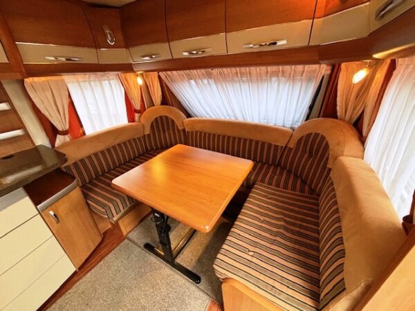 Hobby Excellent 560 WLU bj.2009, VOORTENT en APARTE BEDDEN!!! - Afbeelding 5