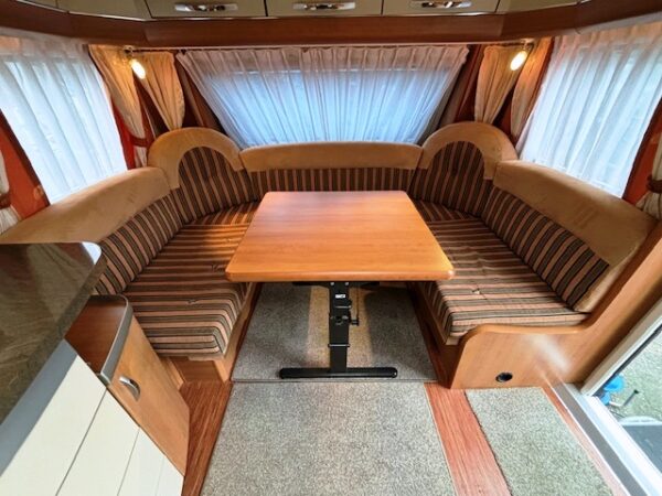 Hobby Excellent 560 WLU bj.2009, VOORTENT en APARTE BEDDEN!!! - Afbeelding 6
