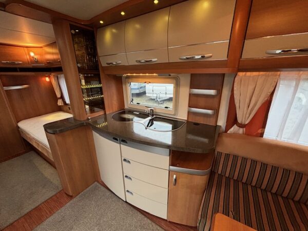 Hobby Excellent 560 WLU bj.2009, VOORTENT en APARTE BEDDEN!!! - Afbeelding 9