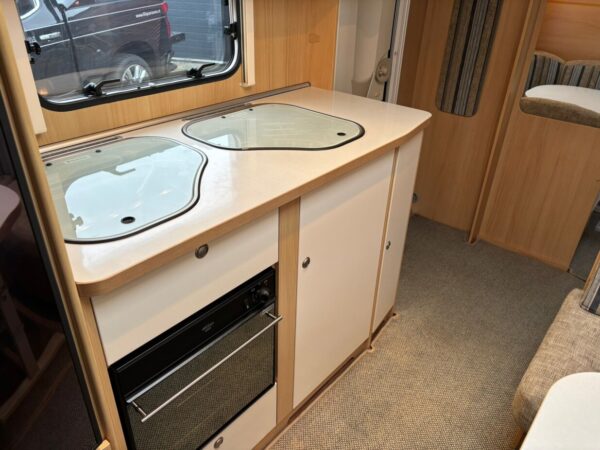 LMC Cello 695K, 8 Persoons met mover, voortent! Topstaat! - Afbeelding 30
