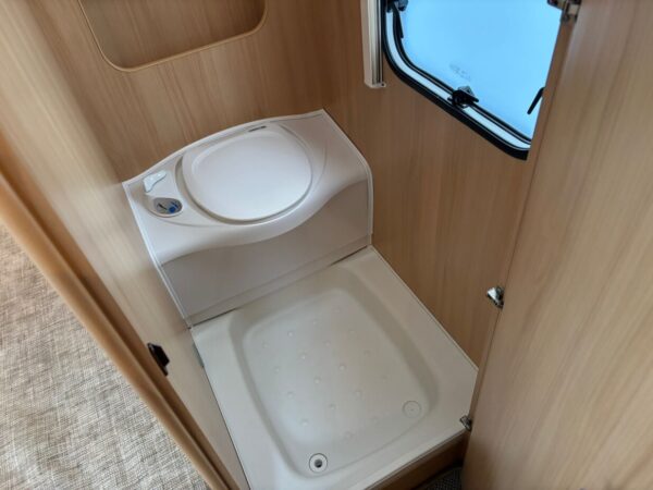 LMC Cello 695K, 8 Persoons met mover, voortent! Topstaat! - Afbeelding 31