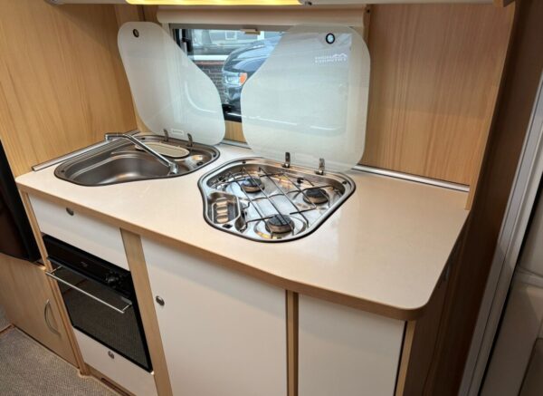 LMC Cello 695K, 8 Persoons met mover, voortent! Topstaat! - Afbeelding 29