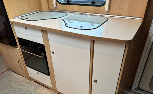 LMC Cello 695K, 8 Persoons met mover, voortent! Topstaat! - Afbeelding 28