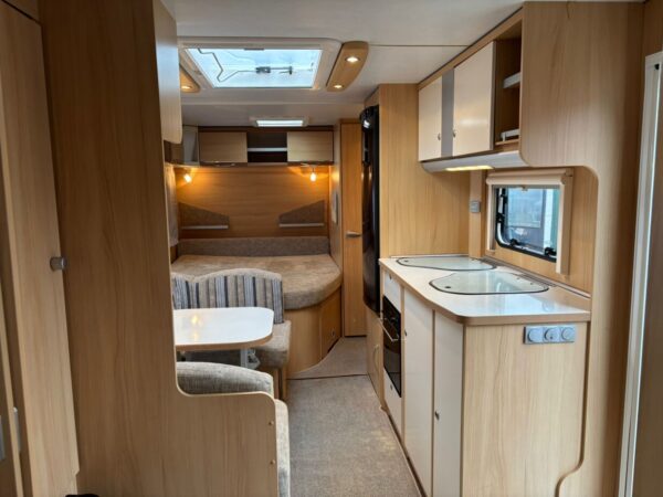 LMC Cello 695K, 8 Persoons met mover, voortent! Topstaat! - Afbeelding 12