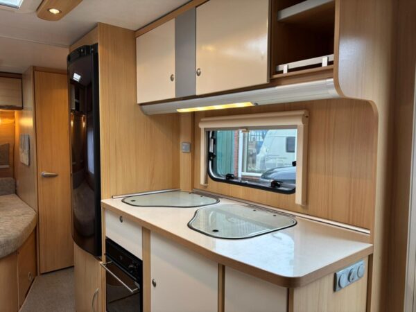 LMC Cello 695K, 8 Persoons met mover, voortent! Topstaat! - Afbeelding 9