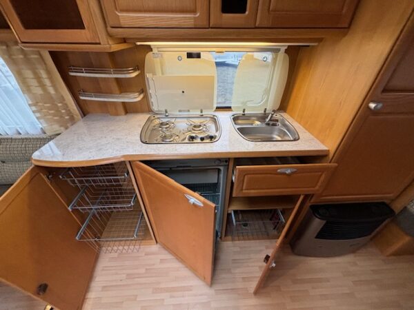 Tabbert Vivaldi 560 bj.2006, 2 ENKELE BEDDEN en VOORTENT!!! - Afbeelding 12