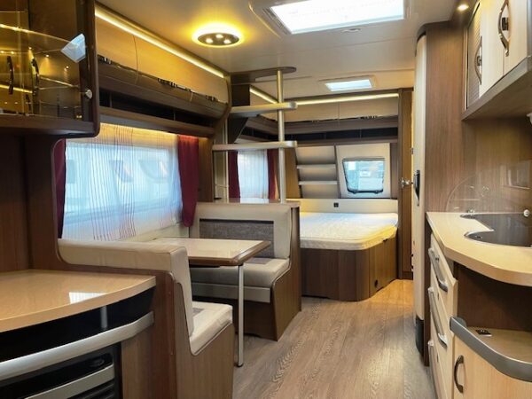 Hobby Prestige 650 UMFE bj.2017 met VOORTENT EN AIRCO - Afbeelding 8