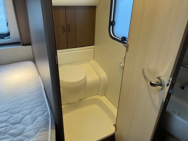 Hobby Prestige 650 UMFE bj.2017 met VOORTENT EN AIRCO - Afbeelding 26