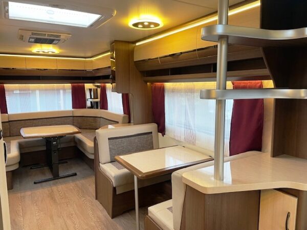 Hobby Prestige 650 UMFE bj.2017 met VOORTENT EN AIRCO - Afbeelding 24