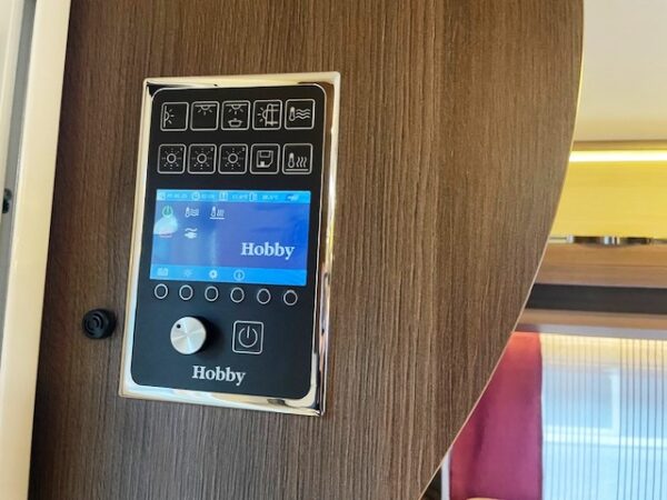 Hobby Prestige 650 UMFE bj.2017 met VOORTENT EN AIRCO - Afbeelding 32