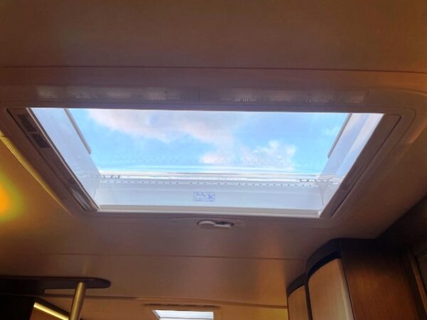 Hobby Prestige 650 UMFE bj.2017 met VOORTENT EN AIRCO - Afbeelding 31