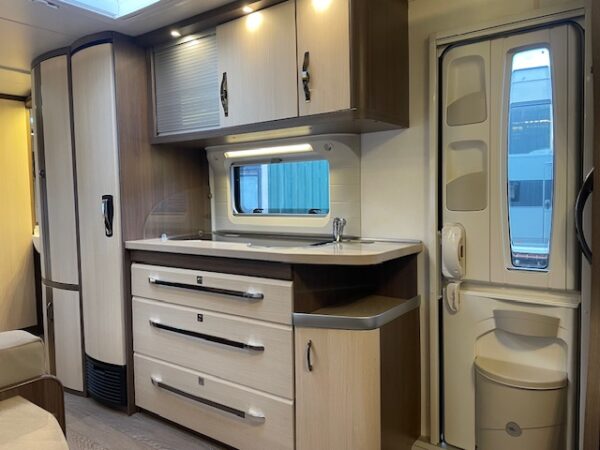 Hobby Prestige 650 UMFE bj.2017 met VOORTENT EN AIRCO - Afbeelding 16