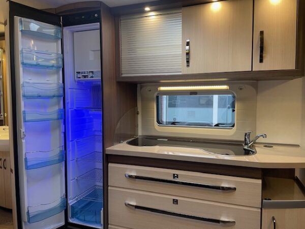 Hobby Prestige 650 UMFE bj.2017 met VOORTENT EN AIRCO - Afbeelding 13