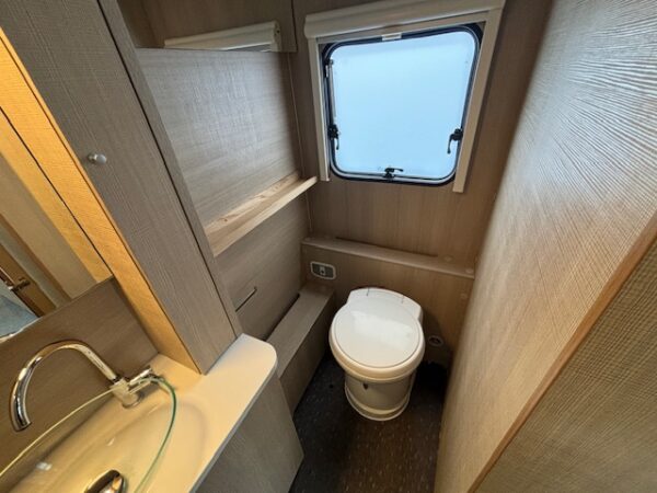 Adria Adora 613 HT bj.2016, MOVER, VOORTENT!!! - Afbeelding 23