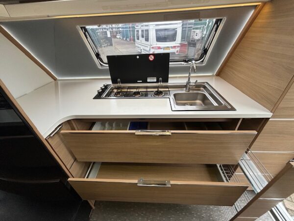 Adria Adora 613 HT bj.2016, MOVER, VOORTENT!!! - Afbeelding 11