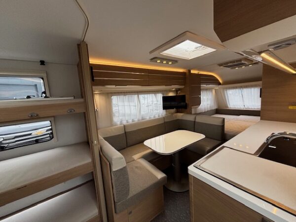 Adria Adora 613 PK bj, 2018, MOVER, AIRCO en VOORTENT - Afbeelding 5