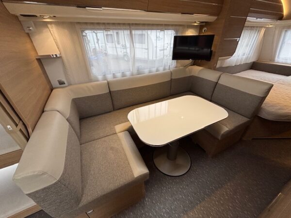 Adria Adora 613 PK bj, 2018, MOVER, AIRCO en VOORTENT - Afbeelding 10