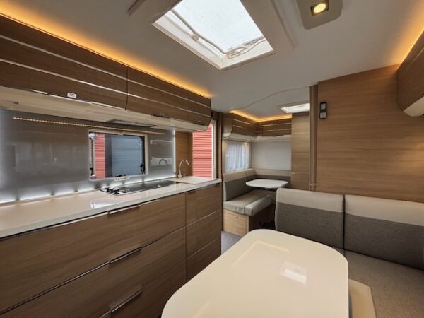 Adria Adora 613 PK bj, 2018, MOVER, AIRCO en VOORTENT - Afbeelding 12
