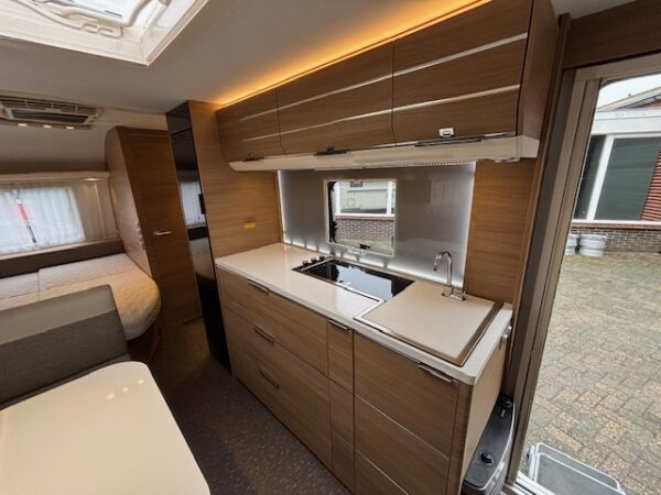 Adria Adora 613 PK bj, 2018, MOVER, AIRCO en VOORTENT - Afbeelding 14