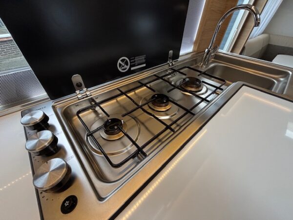 Adria Adora 613 PK bj, 2018, MOVER, AIRCO en VOORTENT - Afbeelding 16