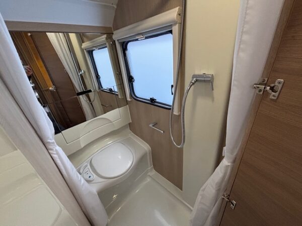 Adria Adora 613 PK bj, 2018, MOVER, AIRCO en VOORTENT - Afbeelding 22