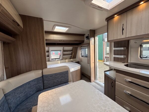 Hobby De Luxe 545 KMF bj.2016, 7 PERSOONS met VOORTENT!!! - Afbeelding 10