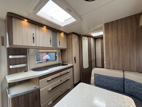 Hobby De Luxe 545 KMF bj.2016, 7 PERSOONS met VOORTENT!!! - Afbeelding 11