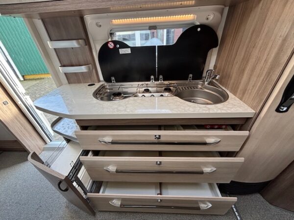 Hobby De Luxe 545 KMF bj.2016, 7 PERSOONS met VOORTENT!!! - Afbeelding 14