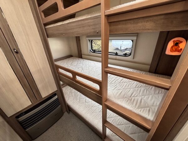 Hobby De Luxe 545 KMF bj.2016, 7 PERSOONS met VOORTENT!!! - Afbeelding 17