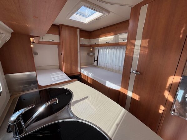 Hobby Excellent 460 LU bj.2012, MOVER en 2 APARTE BEDDEN!!! - Afbeelding 12
