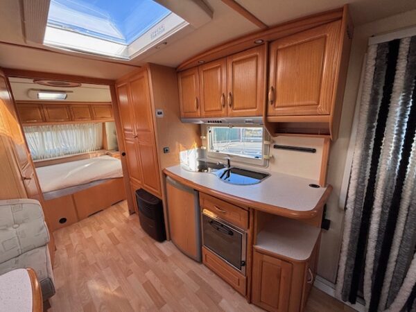 Hobby 635 SMF UK SPECIAL, bj.2005 met MOVER en VOORTENT!!! - Afbeelding 12