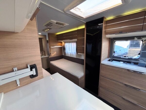 Adria Adora 572 UT, bj.2015 met mover, airco, douche, voortent - Afbeelding 14