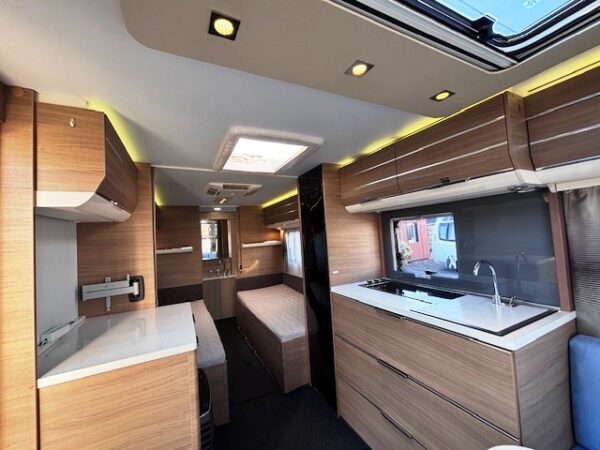 Adria Adora 572 UT, bj.2015 met mover, airco, douche, voortent - Afbeelding 10