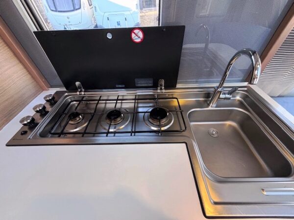 Adria Adora 572 UT, bj.2015 met mover, airco, douche, voortent - Afbeelding 12