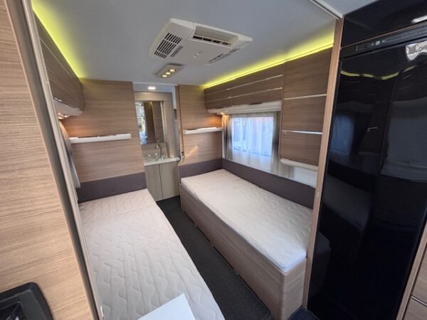 Adria Adora 572 UT, bj.2015 met mover, airco, douche, voortent - Afbeelding 21