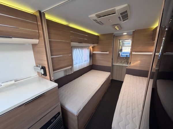 Adria Adora 572 UT, bj.2015 met mover, airco, douche, voortent - Afbeelding 8